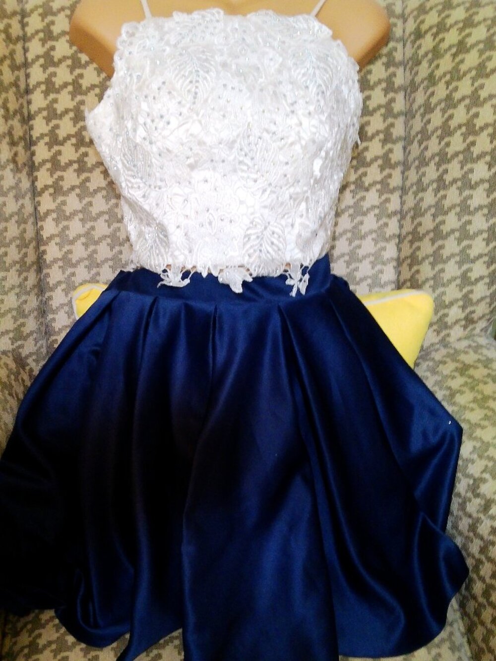 Dave an Johnny style is Lace Top/Satin Skirt SIZE 3/4 GREAT CONDITION